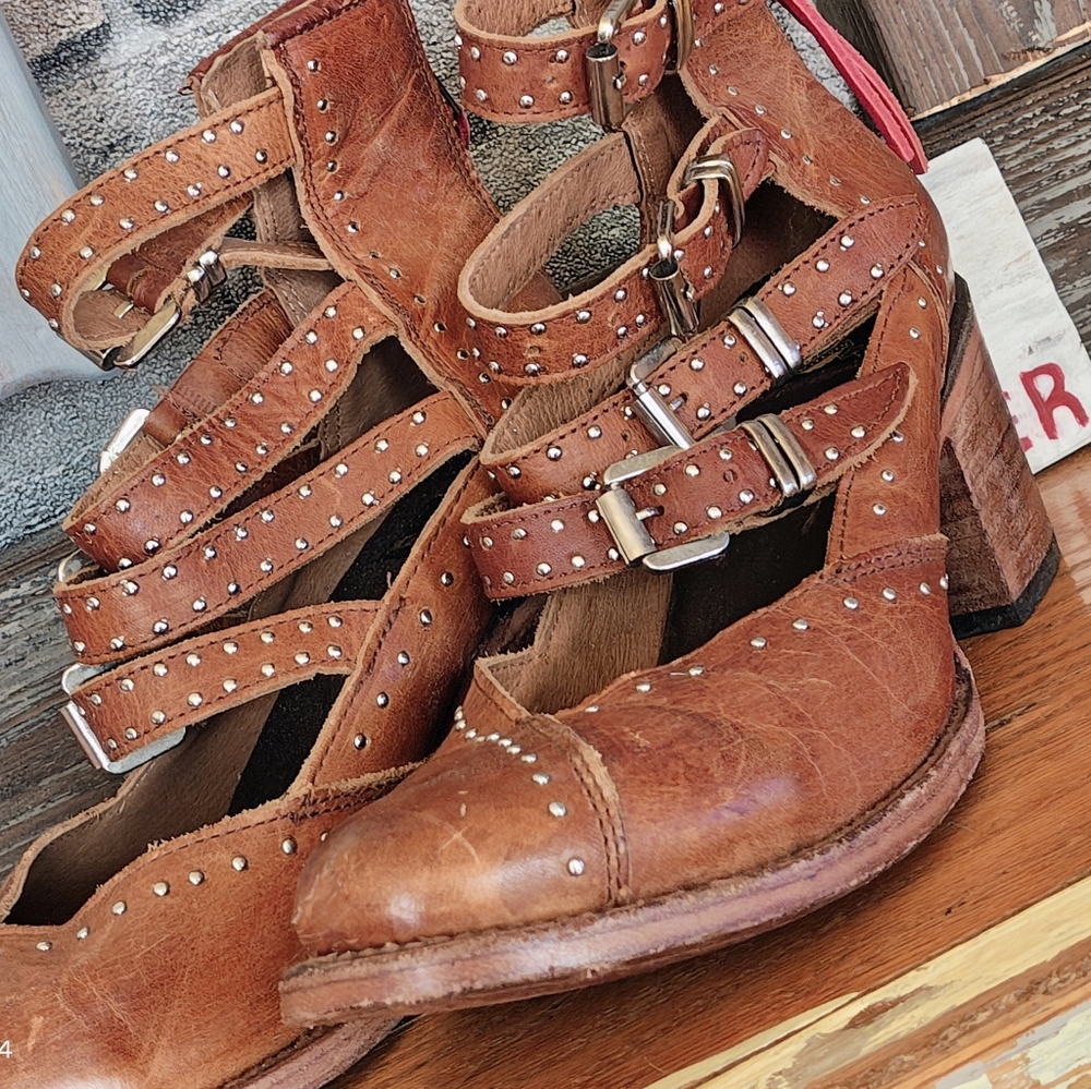 FreeBird By Steven       Felicity Studded Brown Leather Women's Shoes Size 10